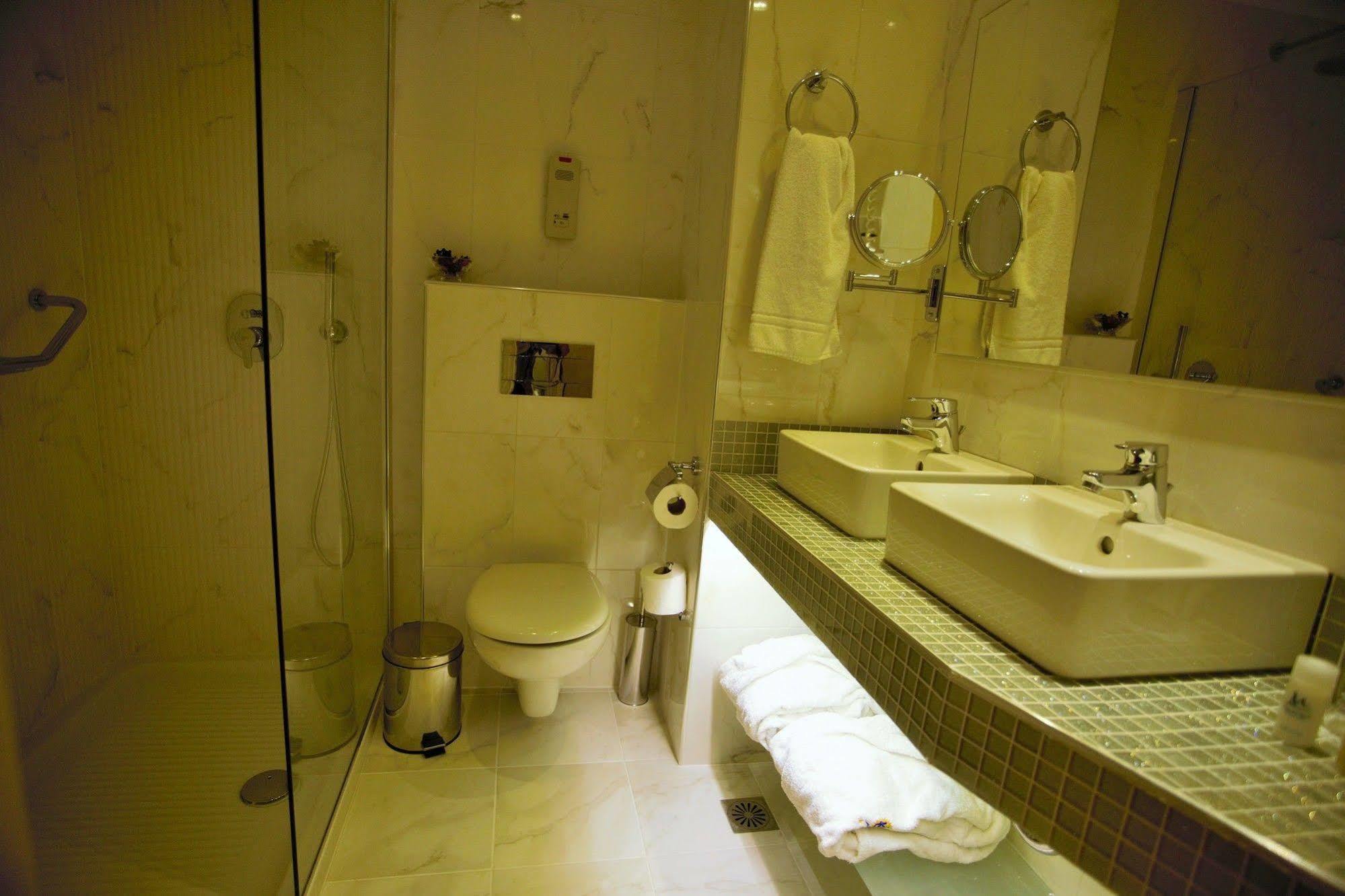 Kolymbia Bay Art Boutique Hotel - Adults Only Bagian luar foto